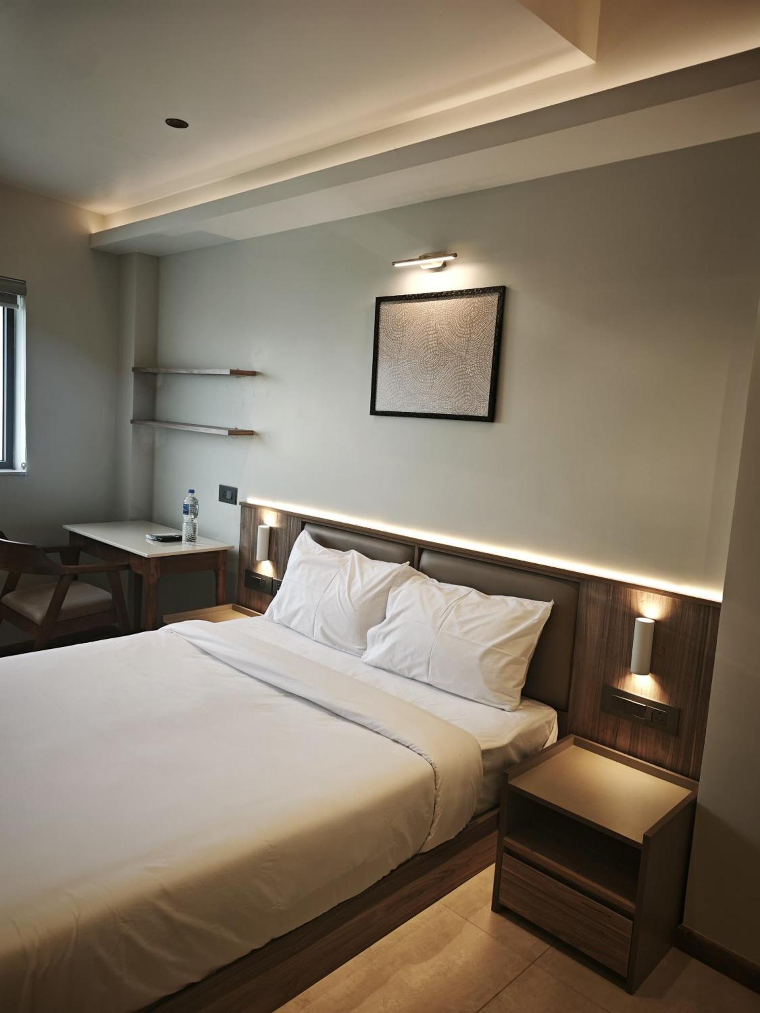 Alite Enclaves Fully Furnished Apartments Thrissur エクステリア 写真
